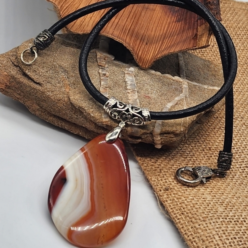 Unique Genuine Leather Necklace Rhodium/Silver Natural Agate Cabochon